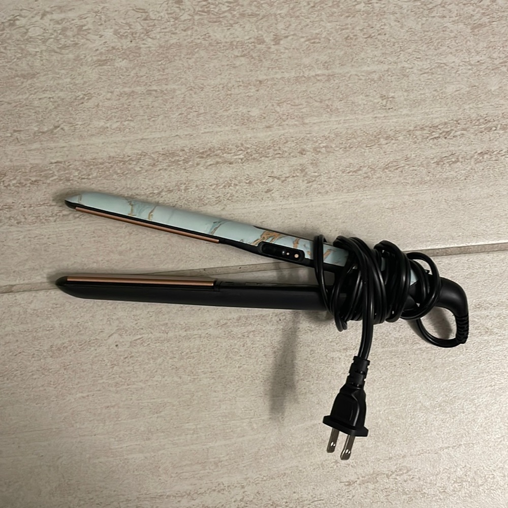 HAIR STRAIGHTENER